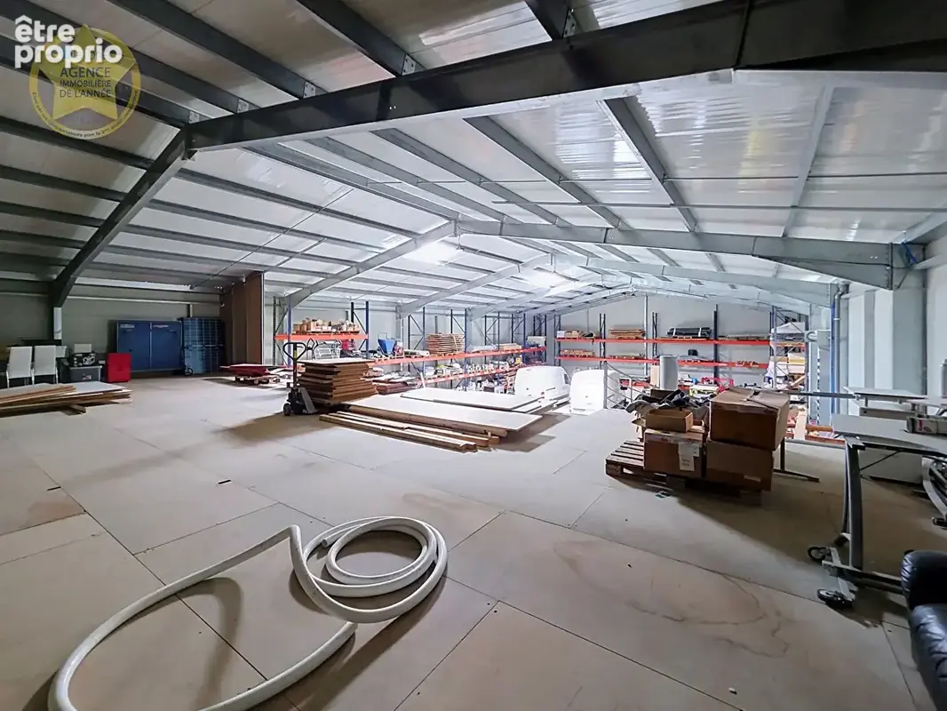 Entrepôt  (Hangar + bureaux) construit en 2021 - Saint Laurent Des Arbres -  530 m2 - Terrain de 1708 m² avec parking - photo 6