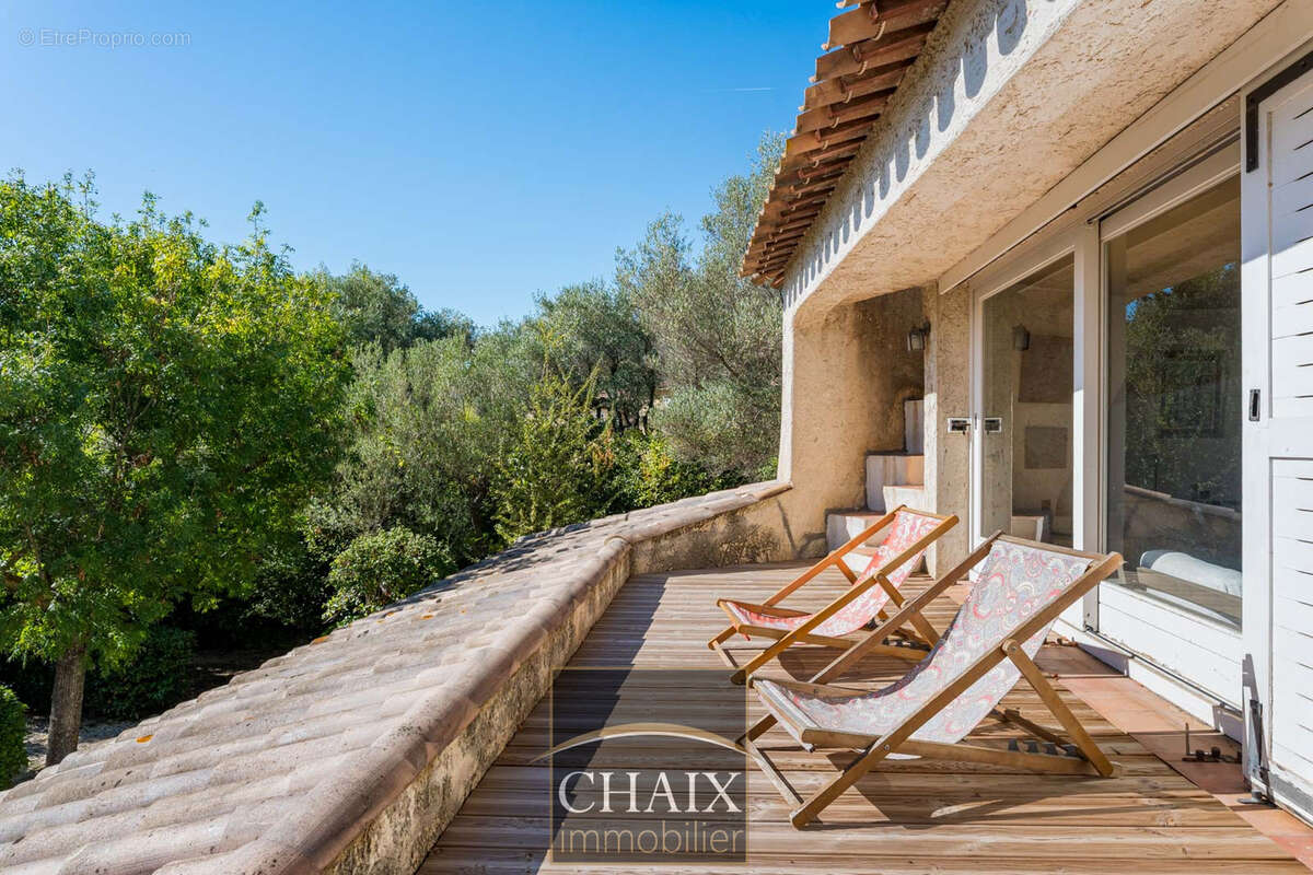 Villa d’architecte avec piscine balinaise à 1 km de la mer   Havre de paix à Sanary - photo 7