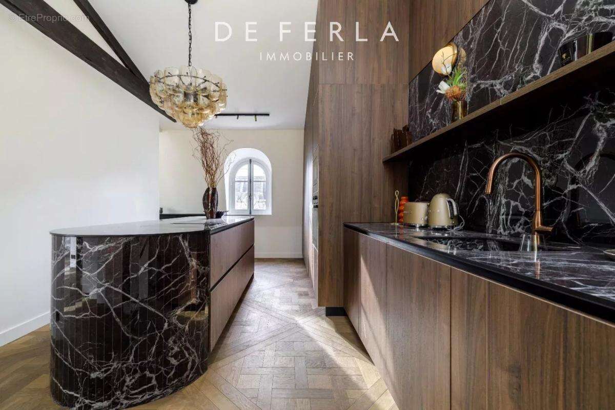 Appartement à PARIS-16E