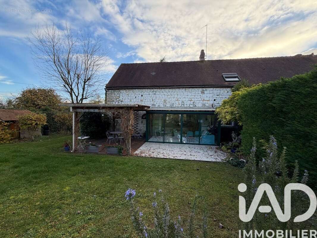Maison 205 m² à Chassy  - photo 6