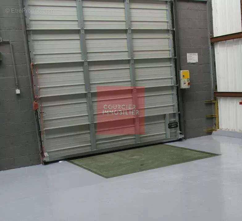 Ris orangis (91) -  a vendre entrepot avec quais 925 m² - photo 6