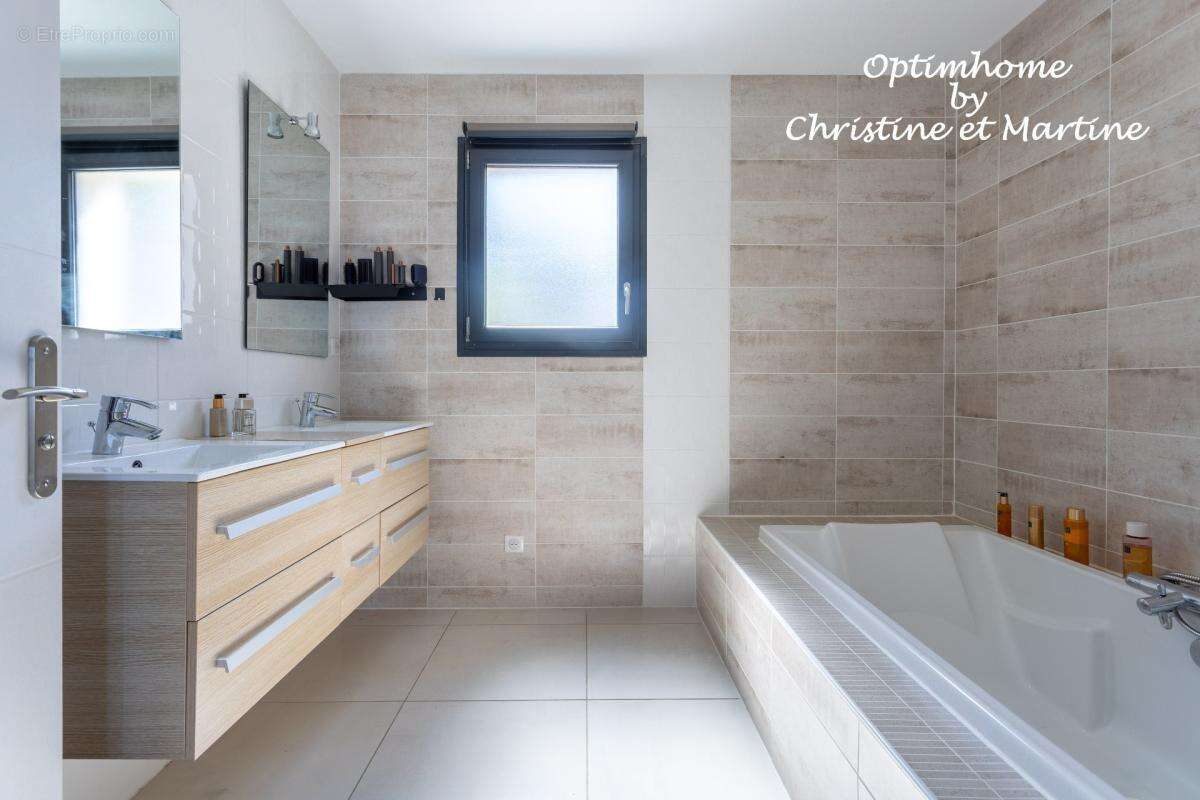 Orcines : maison contemporaine avec piscine – 192 m² – 4 chambres – terrain 715 m² - photo 11