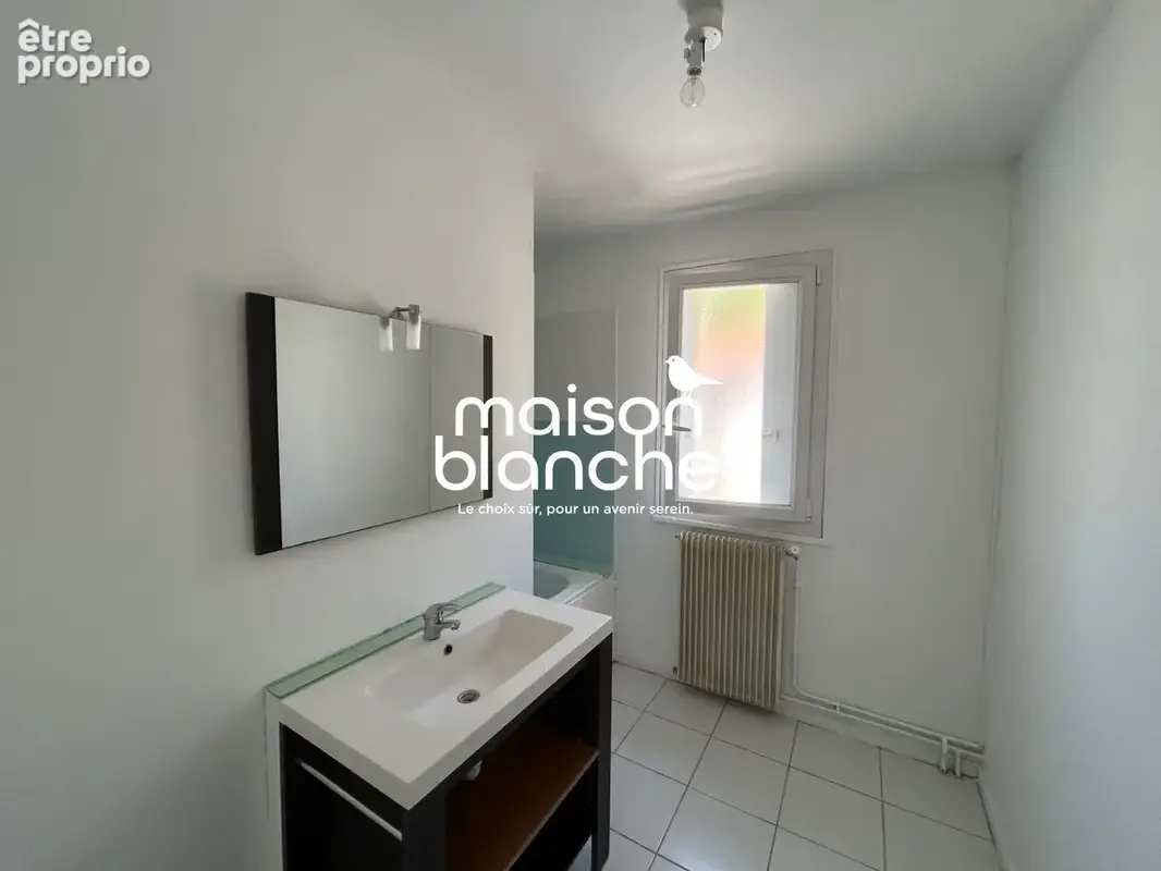 Maison 4 pièces 74 m² à vendre à Les Artigues-De-Lussac (33570) - photo 4