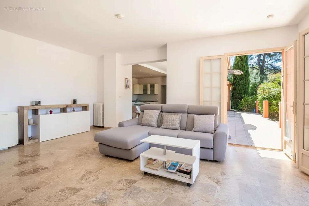 Maison de 6 pièces de 132 m² + studio de 33 m² et garage de 27m² - photo 3