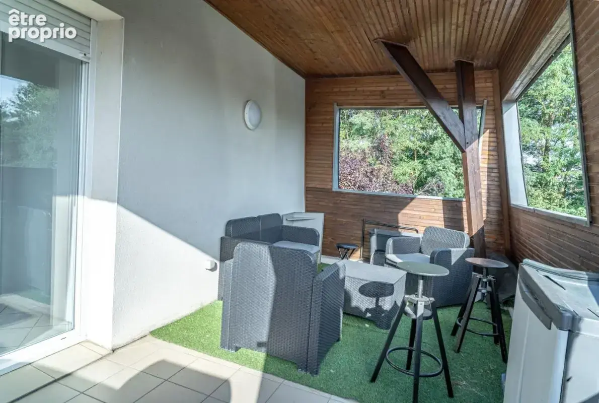 Saint-cyr-sur-loire – t2 42,80 m² – dernier étage – terrasse – box + parking - photo 5
