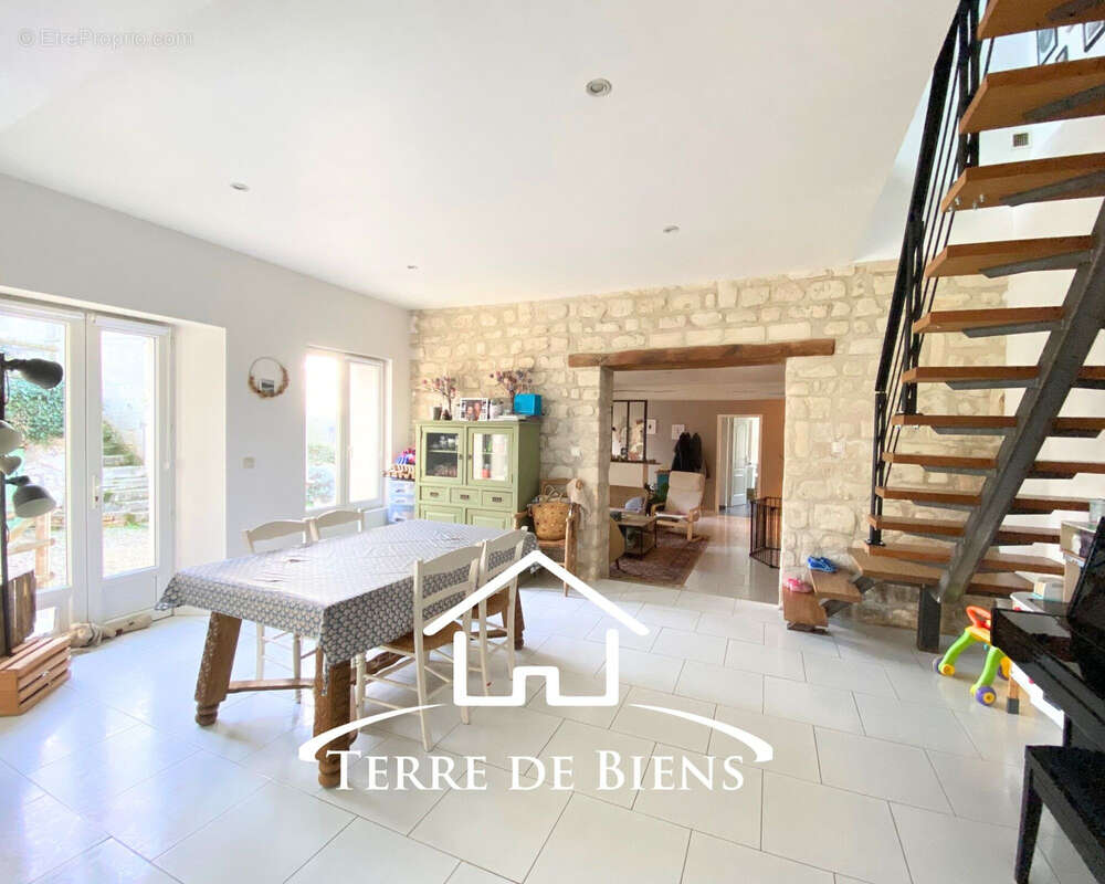 Exclusivité   Longère 6/7 pièces avec dépendances   148 m2   SECTEUR VEZAPONIN - photo 5