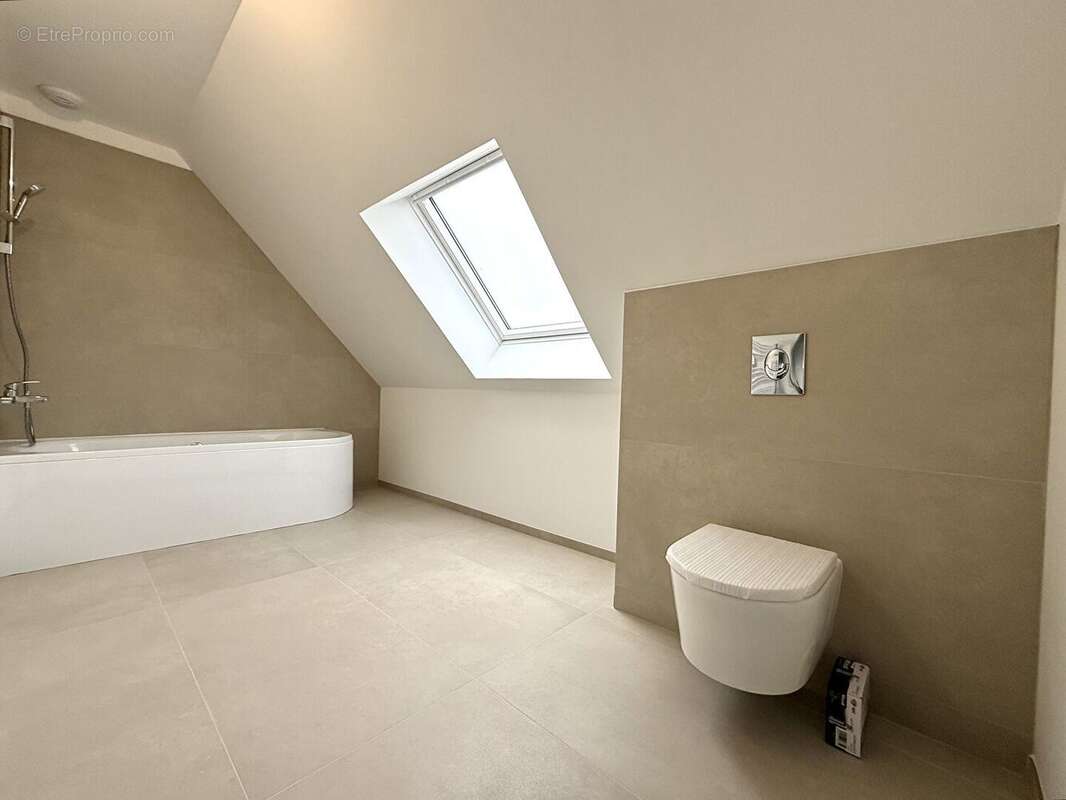 Maison à SACQUENVILLE