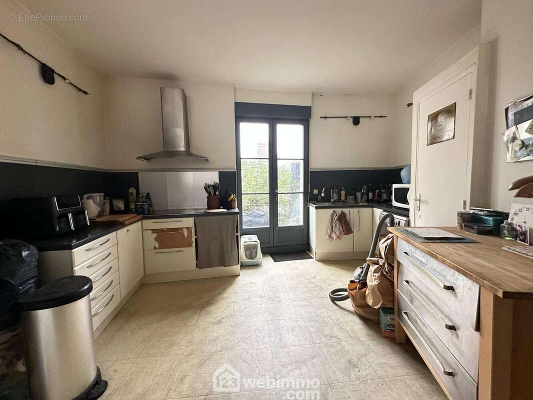 Vous disposez d'un accès sur une terrasse