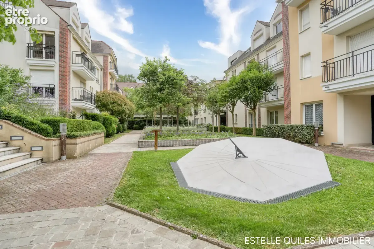 LE CHESNAY Place Dutartre. Appartement 2 pièces en dernier étage avec ascenseur, parking et cave - photo 9