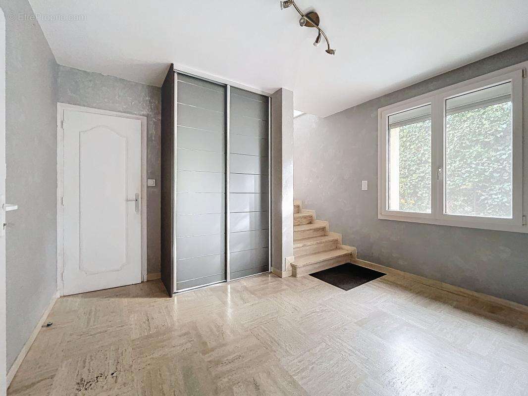 Maison à SAINT-JEAN-DE-MUZOLS