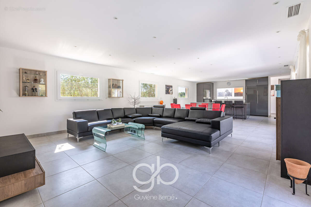 Maison t6 boisseron 34160  plain pied 215 m2  5 chambres  piscine terrain 1000 m2  grand garage  dpe a  proche sommières - photo 10