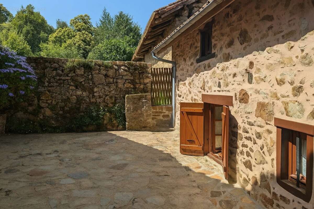 Maison 82 m² à Cussac  - photo 4
