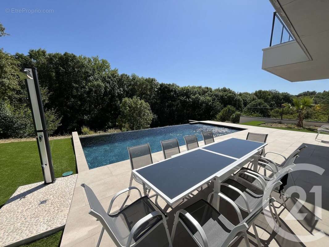 Maison 196 m² à Goyrans  - photo 6