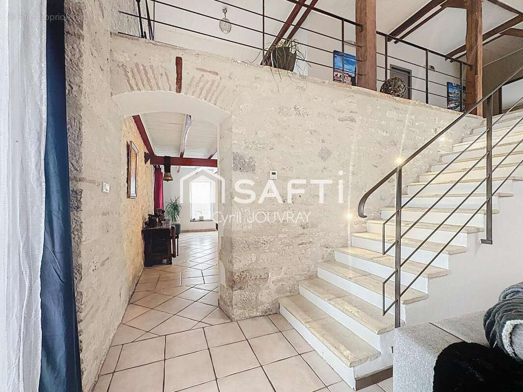 Maison 262 m² à Puylaroque  - photo 3