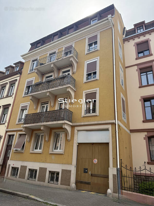 Vue extérieure, côté rue  - Commerce à STRASBOURG