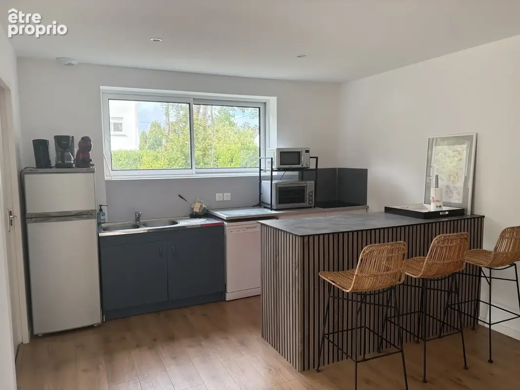Bâtie sur 550 m2 dans un secteur calme, jolie villa récente de 4ch et 2 sdb - photo 5