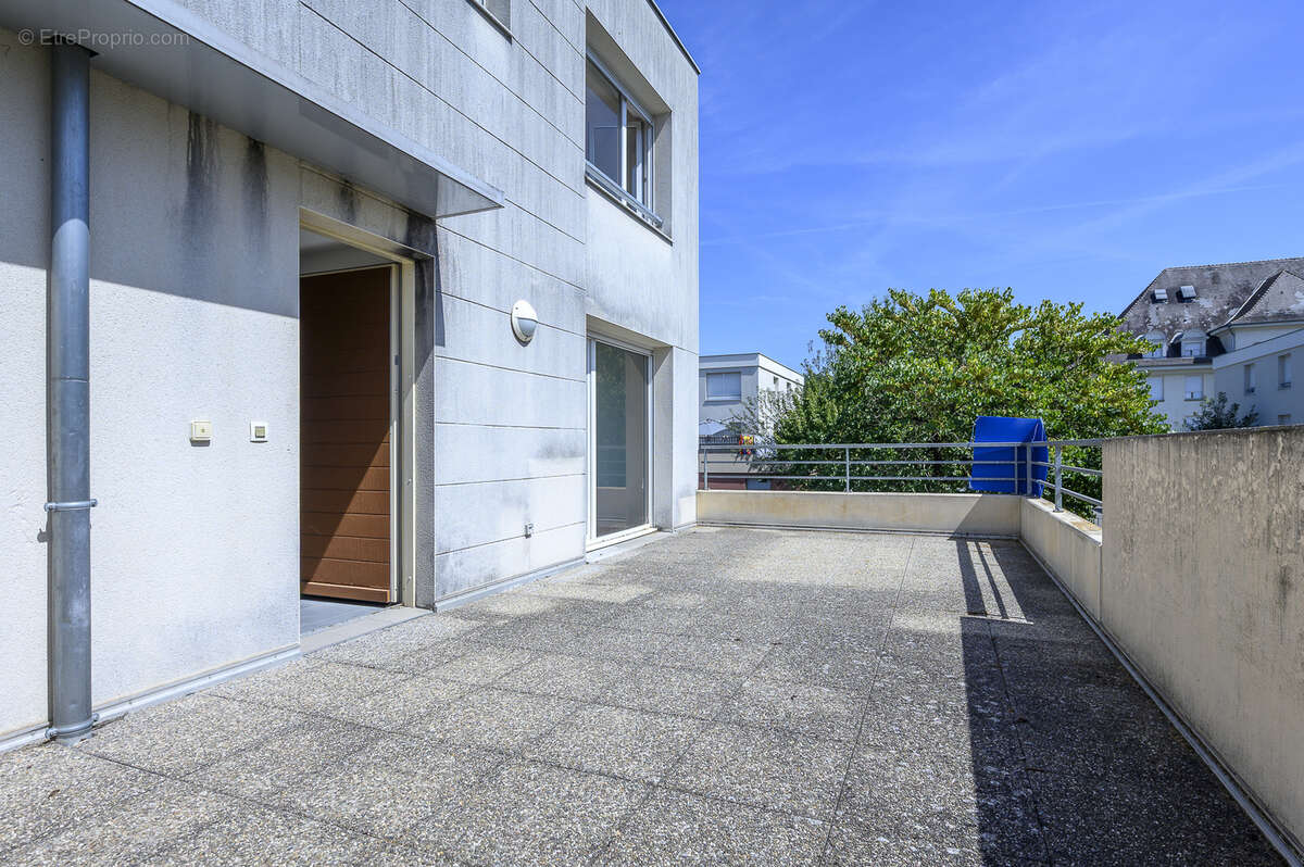 STRASBOURG NEUHOF STÉÂHNIE - Duplex 5 pièces de 98m2 avec terrasse, parking et garage - photo 6