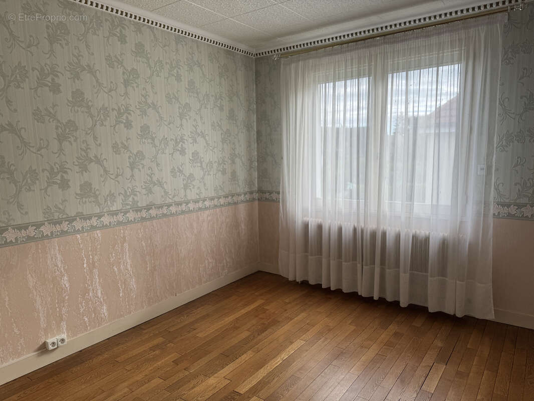 Maison à SAINT-JEAN-DE-LA-RUELLE