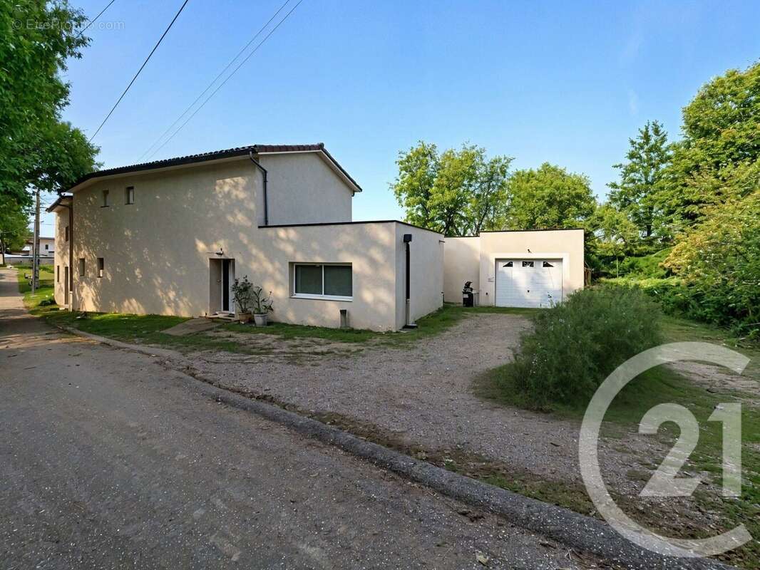 Maison à SAINT-PIERRE-DE-CHANDIEU