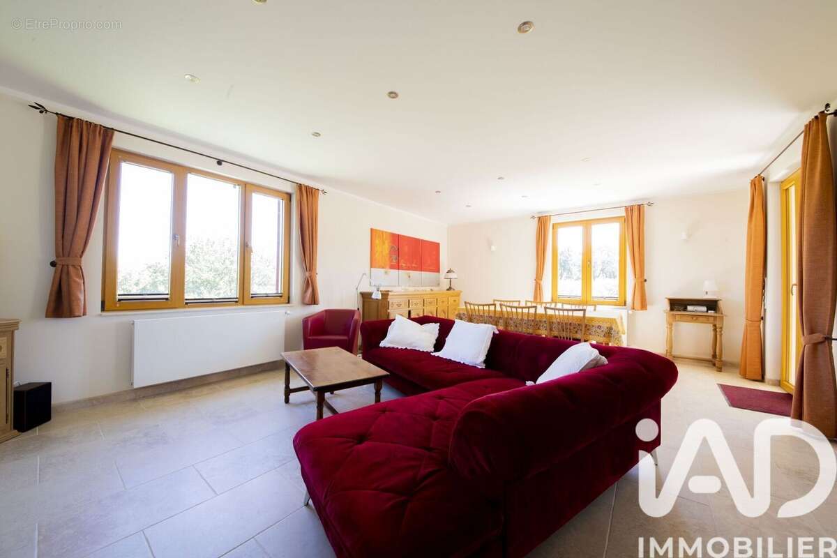 Maison 124 m² à La Roque-Sur-Pernes  - photo 2