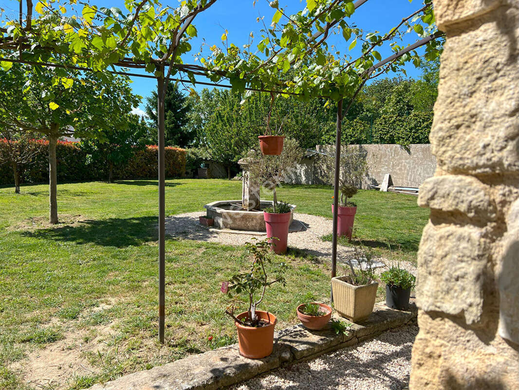 Un bien unique au coeur de Cucuron ? 200 m², 4 suites, grand jardin - photo 2