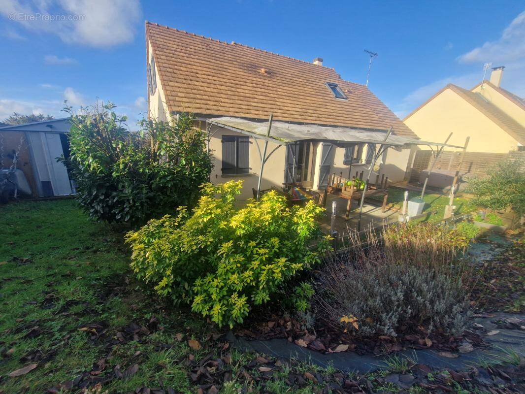 Maison à NUILLE-LE-JALAIS