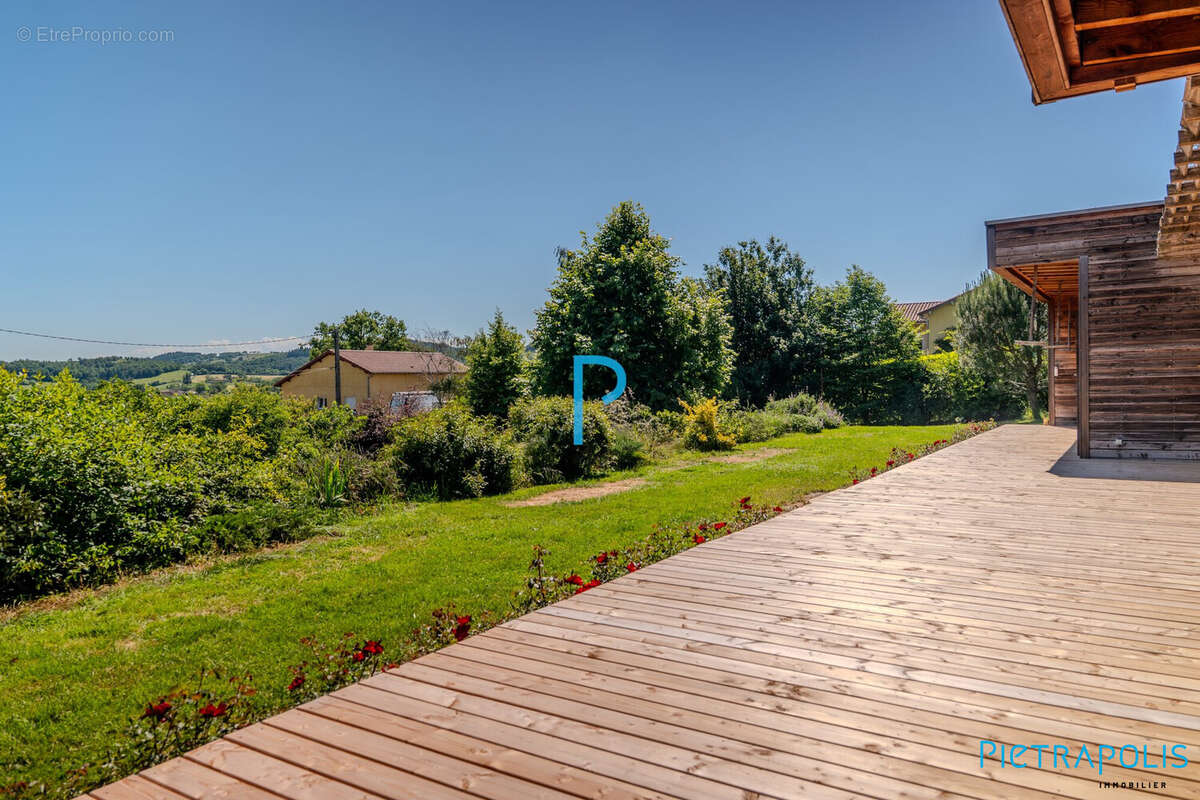 Maison 150 m² à Tarare  - photo 8