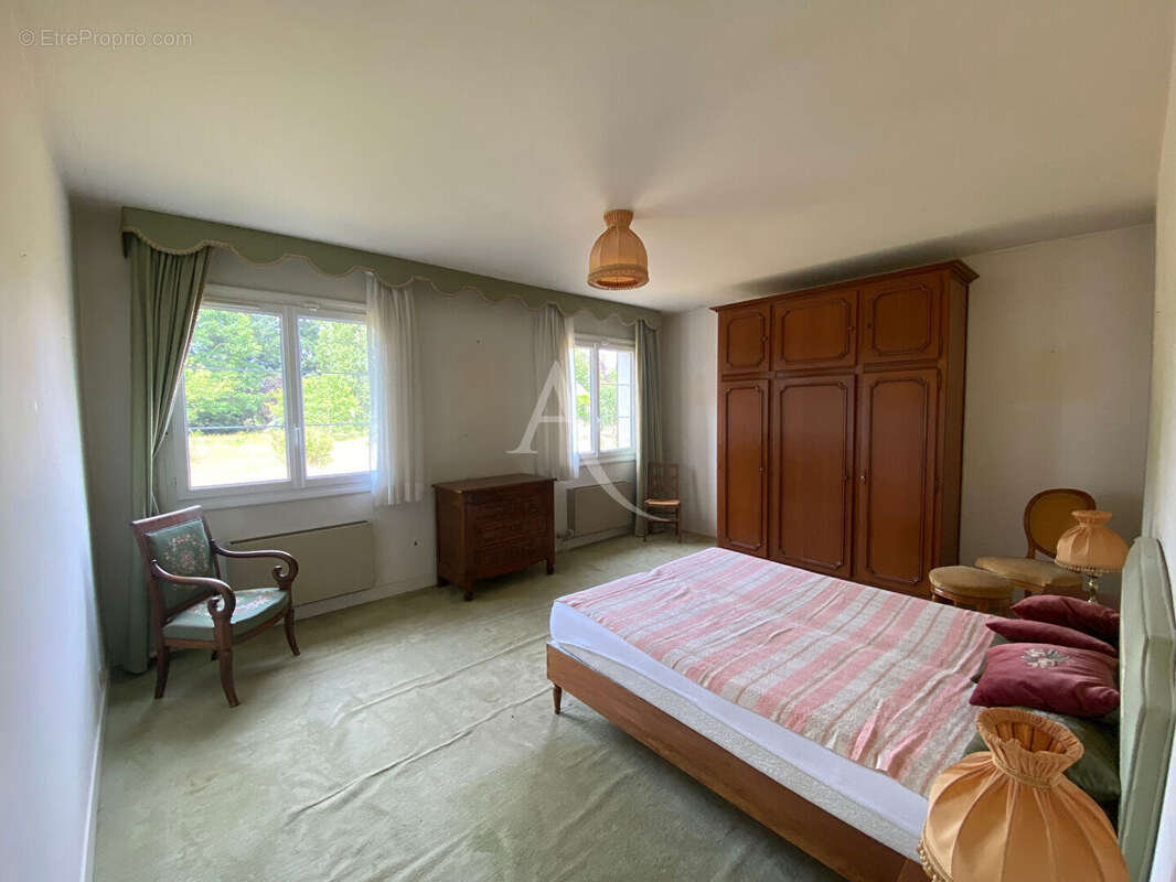 Maison à SAINT-DENIS-DE-L&#039;HOTEL