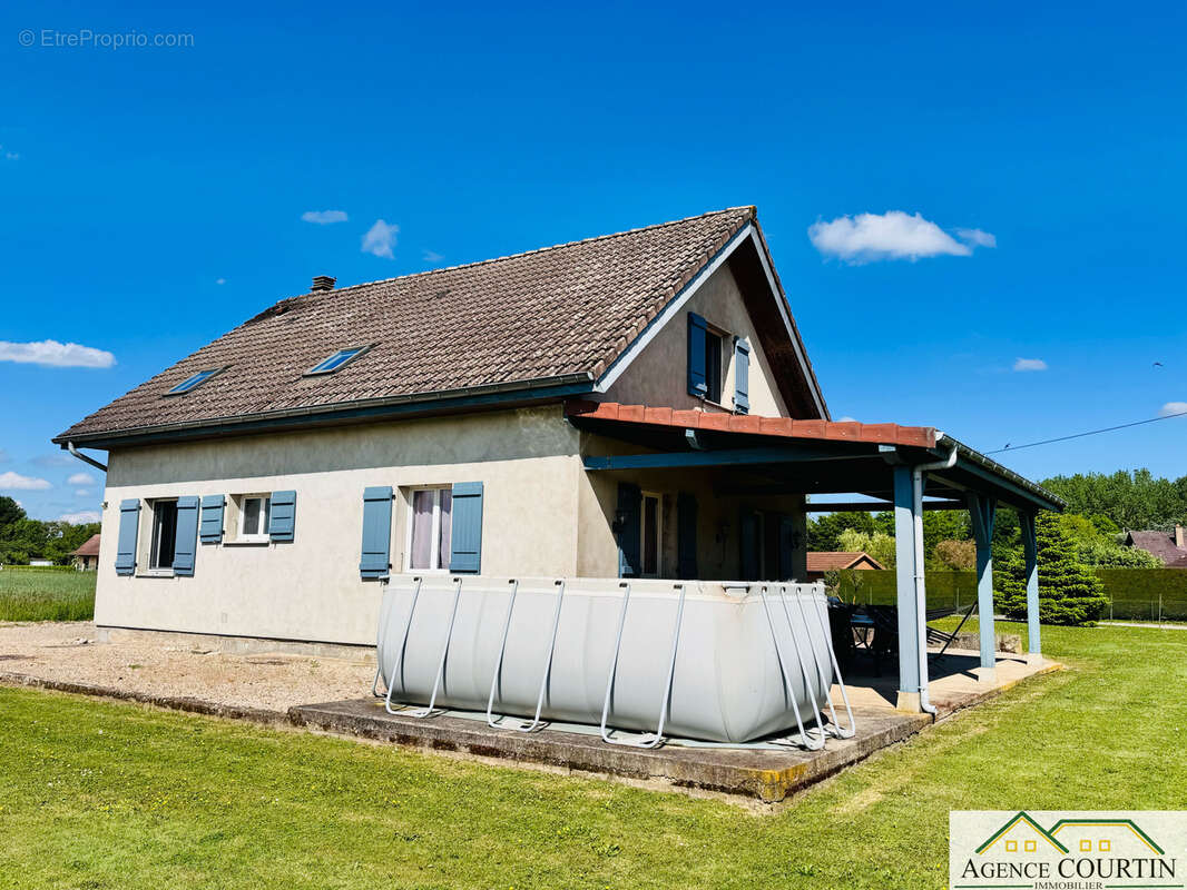 Maison à SAINT-GERMAIN-DU-BOIS