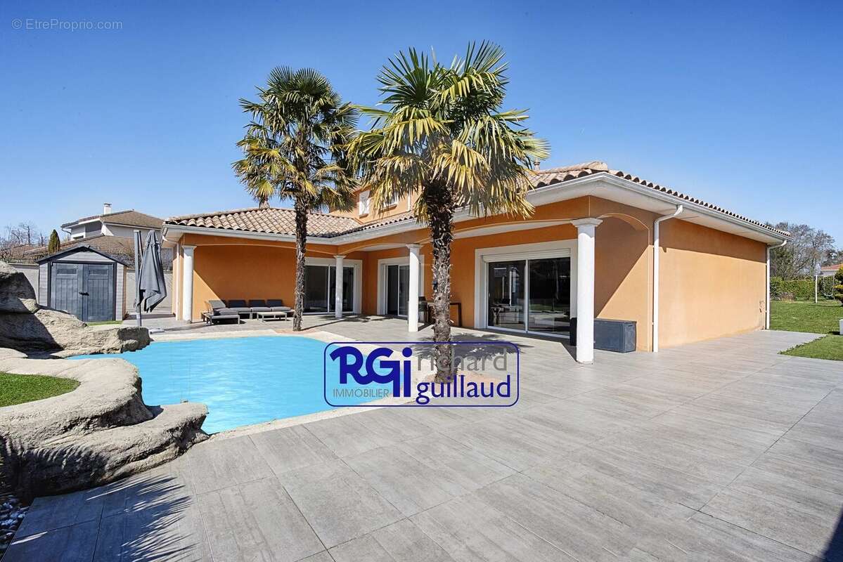 Maison à LA TOUR-DU-PIN