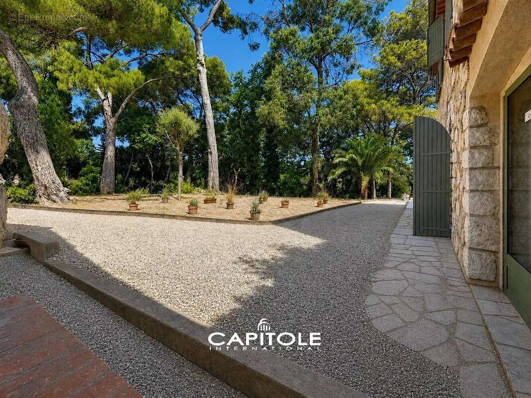Antibes – villa d’exception rénovée avec vue mer  prestations ultra luxe - photo 8