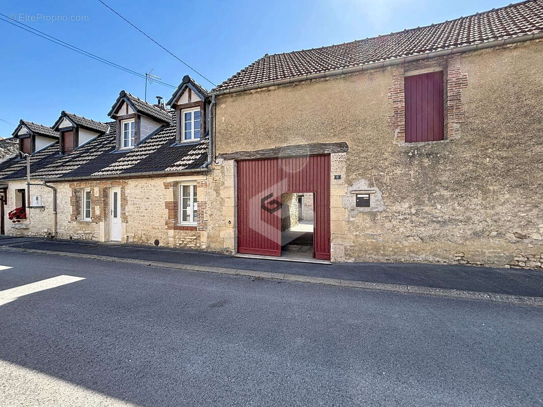 Maison à CRUGNY