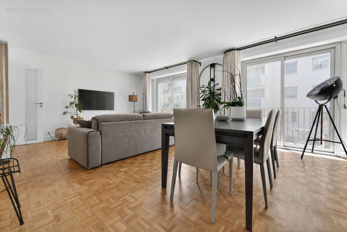 Appartement à PARIS-15E