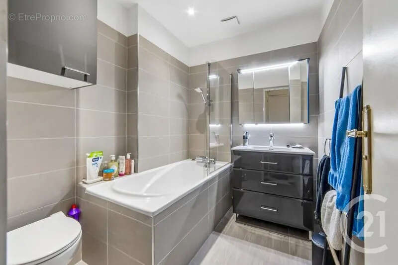 Appartement à NEUILLY-SUR-SEINE