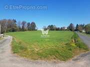 Terrain à VARAIGNES