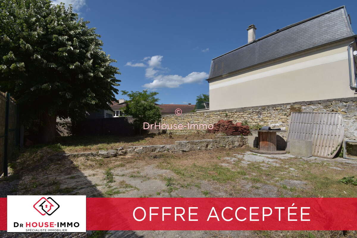 Terrain à MANTES-LA-JOLIE