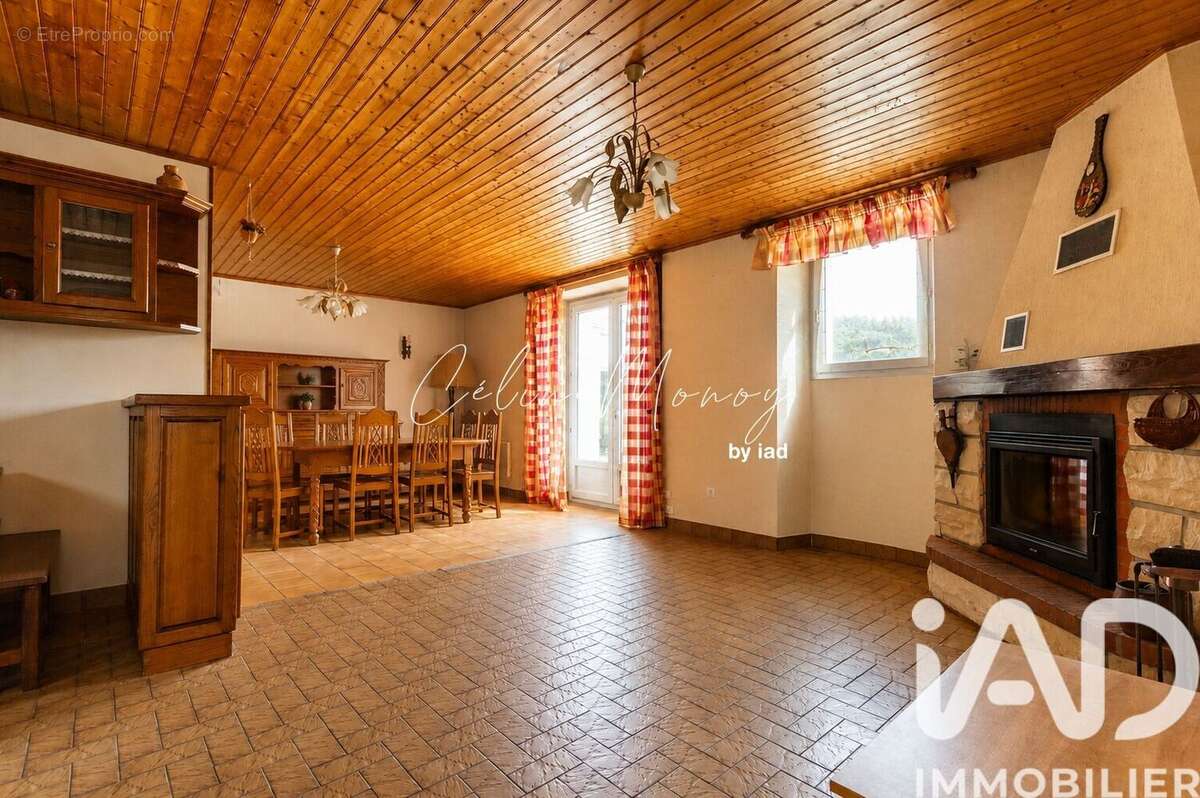 Photo 2 - Maison à LA CHAIZE-LE-VICOMTE