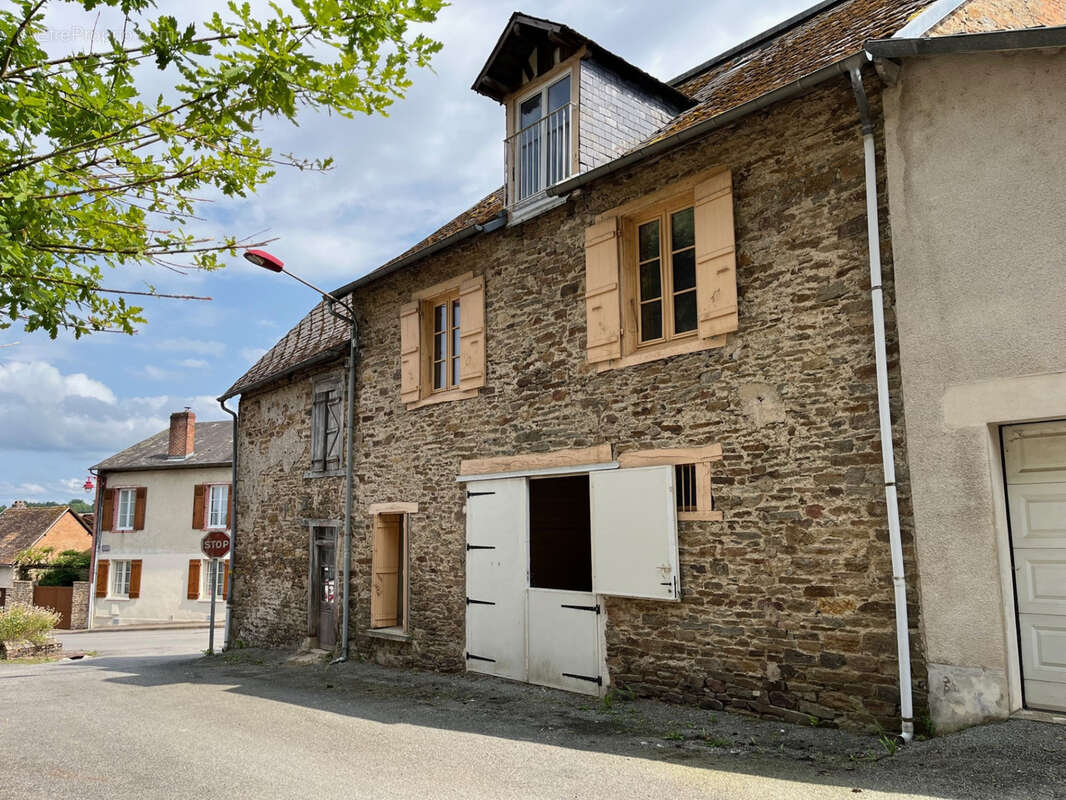 Coussac Bonneval Maison du bourg 5 pièces avec garage, proches commerces - photo 2