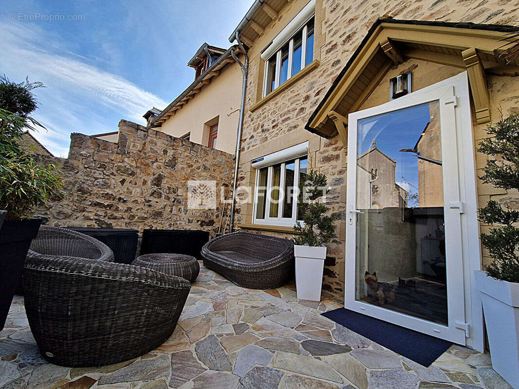 Maison à LUC-LA-PRIMAUBE