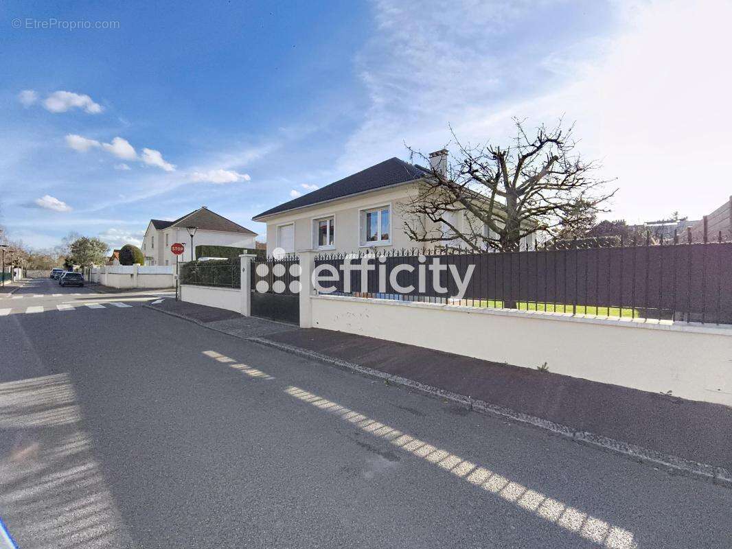 Maison à SAINT-GRATIEN