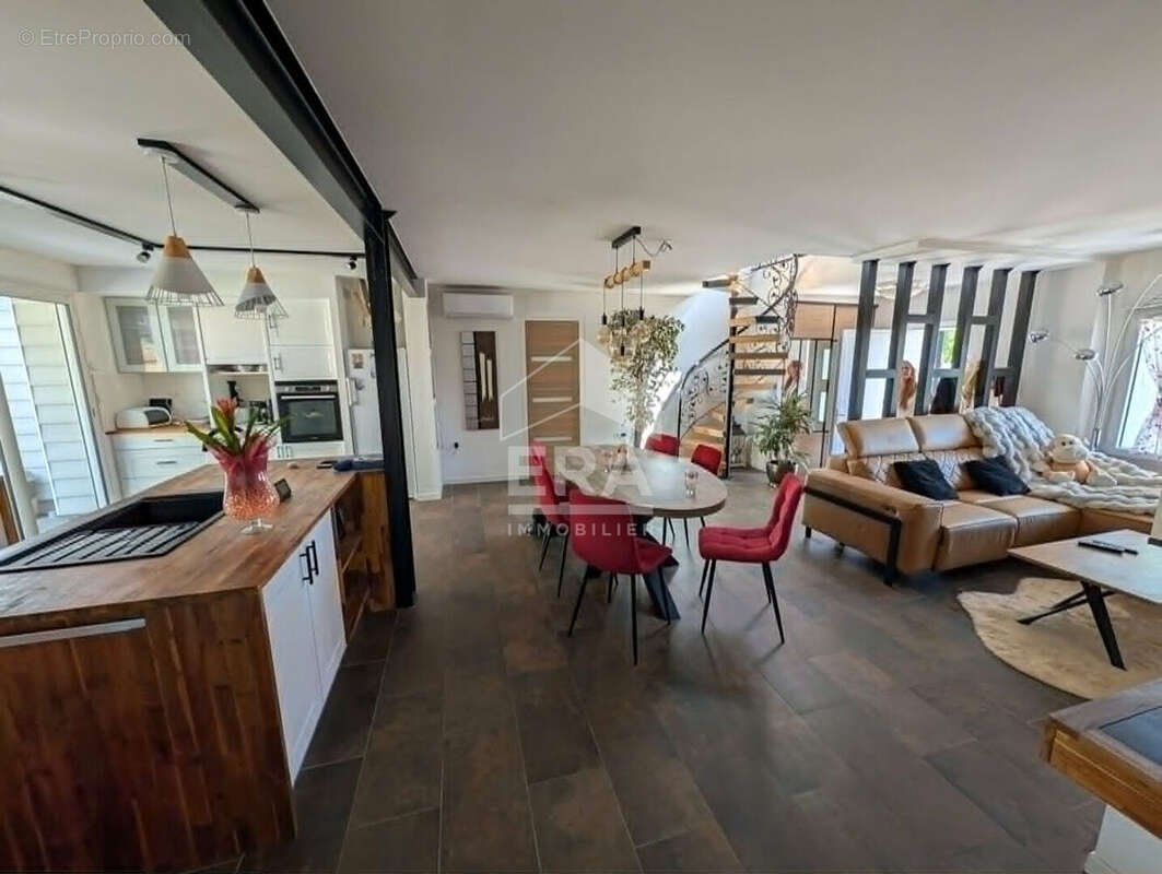 Maison à MONTPON-MENESTEROL