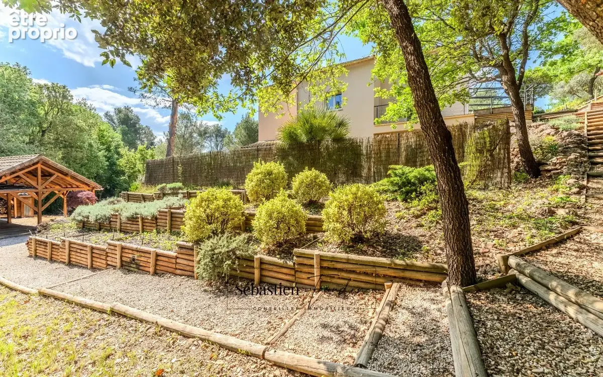 Domaine à vendre à Rousset à 15 minutes d'Aix-en-Provence - 8 000 m² - plusieurs logements - 262 m² habitables - calme absolu -  - photo 17
