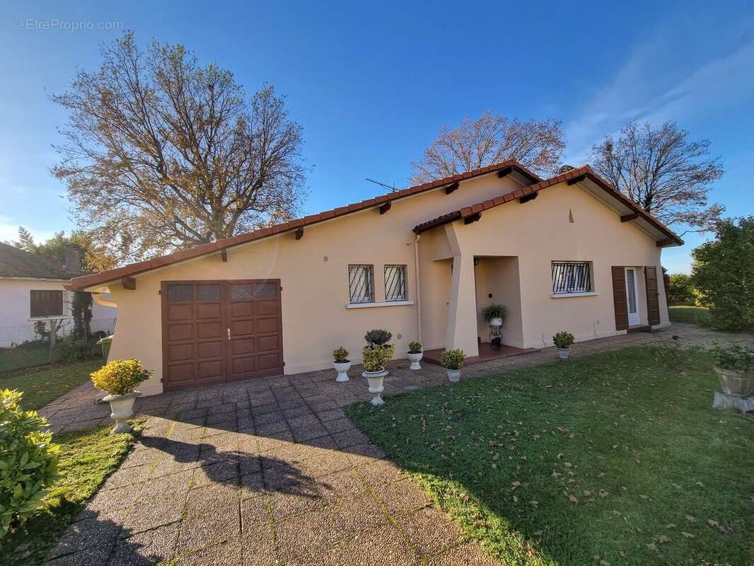 Maison à SAINT-PIERRE-DU-MONT