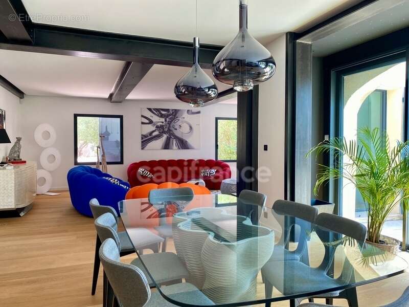 À SAINT MAXIMIN (30) Splendide propriété de 280 m², à 5 min d’Uzès proche de toutes commodités, sur un terrain clos et arboré d’ - photo 6