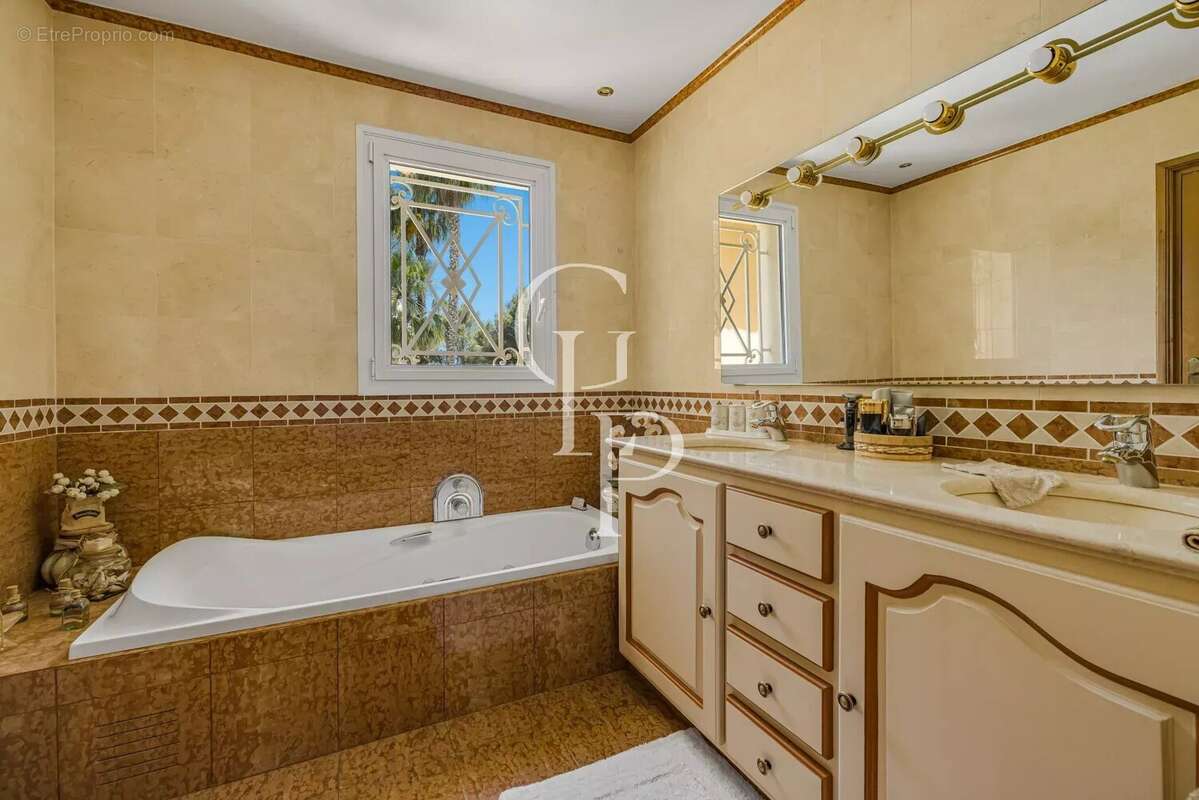 Maison à MOUGINS