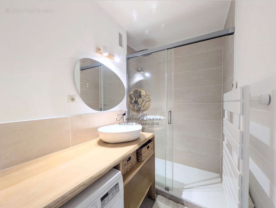 Appartement à CHARBONNIERES-LES-BAINS