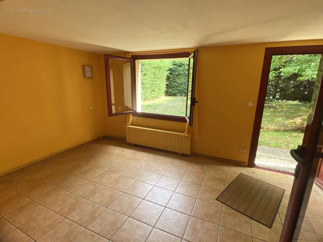 Maison à SAINT-YZAN-DE-SOUDIAC