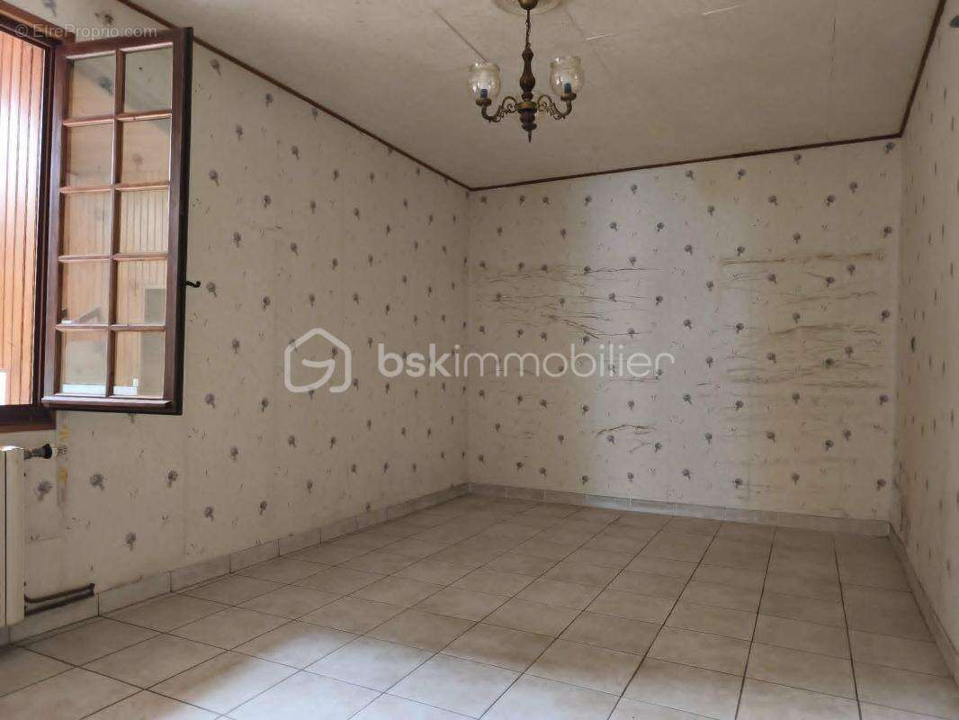 Maison familiale de 141 m2 - Dépendances - Jardin - photo 7