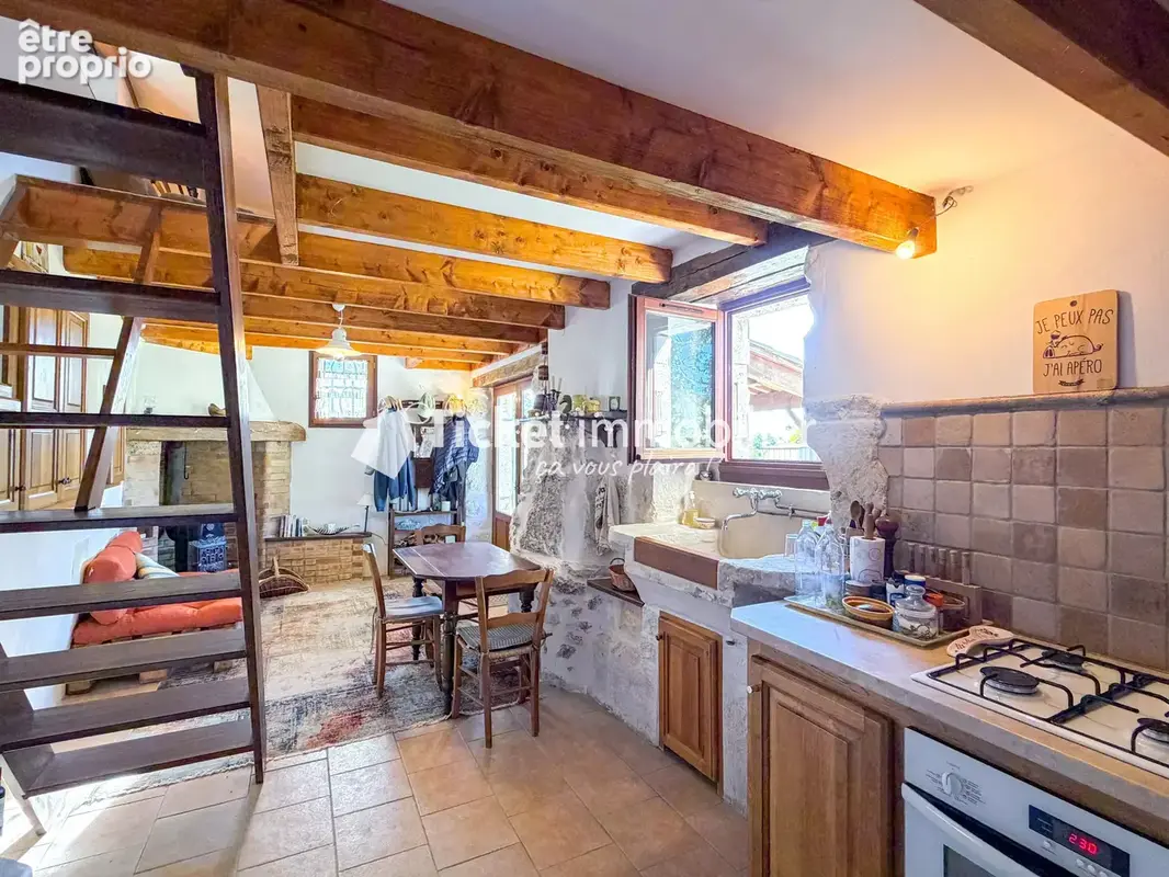 Charmante maison en pierre isolée, vendue meublée, ~40m2 exploités, mezzanine aménagée, vue champs à perte de vue, poêle à bois  - photo 10