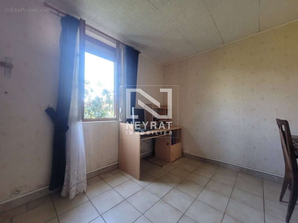 Maison à SAINT-LEGER-SUR-VOUZANCE